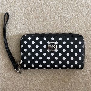 MK wristlet black & white